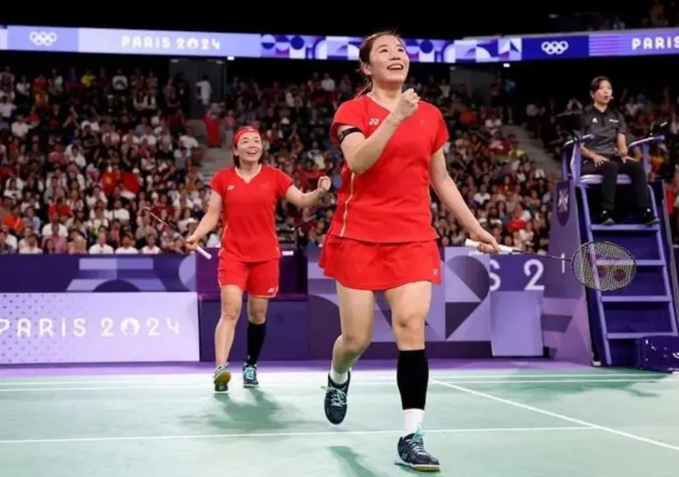 爱游戏vip注册-羽毛球双打选手默契配合，夺得金牌