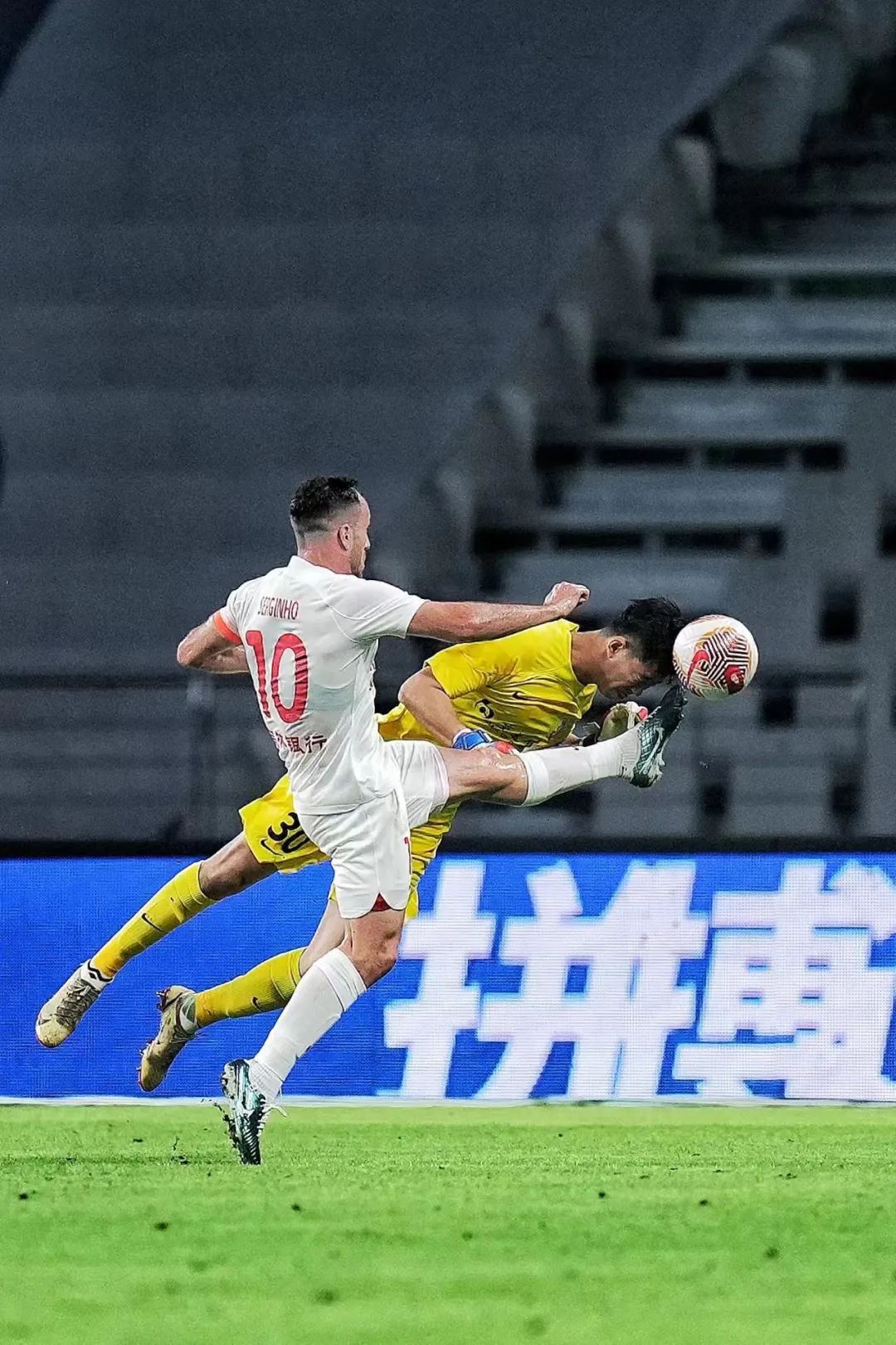 爱游戏官网登录网址-关于申花大胜亚泰,稳固领先位置的信息