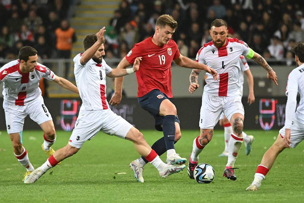 爱游戏链接-比利时豪取连胜，冰岛遭遇连败