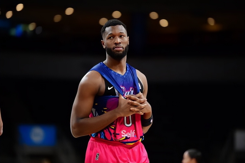 爱游戏视频-马刺队成功转型，青年队员表现抢眼的简单介绍