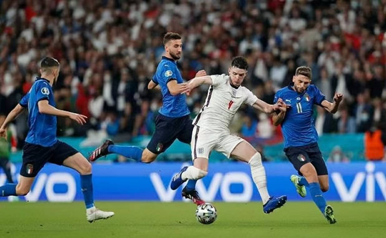 爱游戏app-法国负英格兰，遗憾告别欧国联赛场