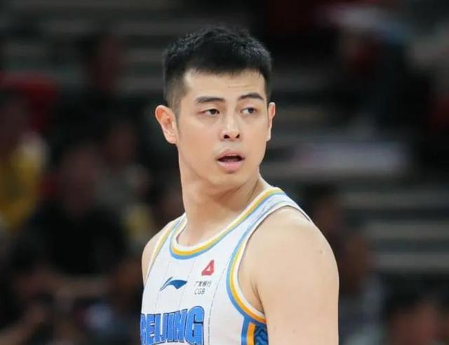 爱游戏app下载地址-出色发挥！球员兑现胜利誓言