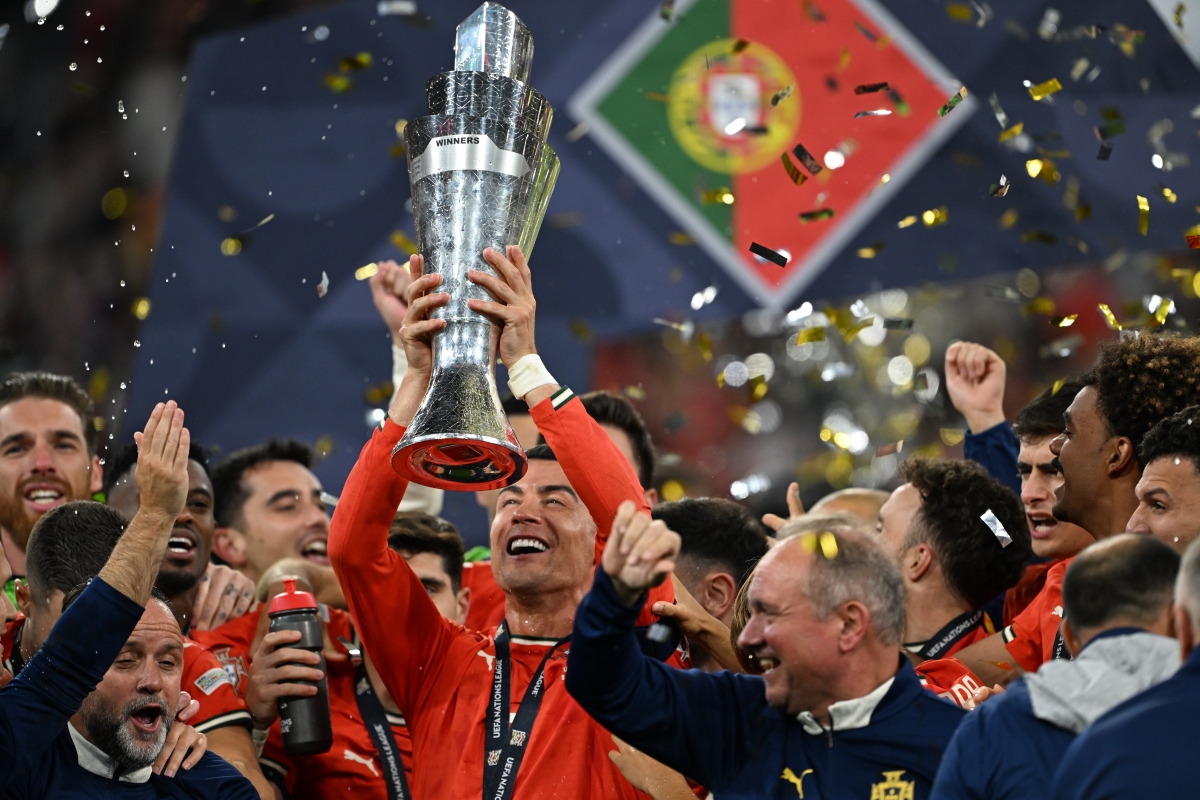 爱游戏教练-包含欧洲赛事热门球队大比分胜出的词条